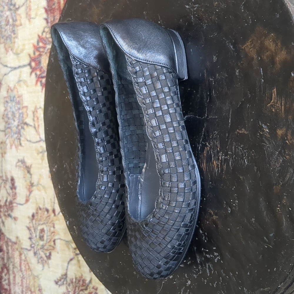 Stuart Weitzman Black Leather Woven Flats size 8 - Picture 3 of 8